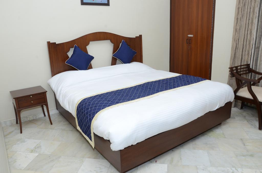 Namaste Apartments Yeni Delhi Oda fotoğraf